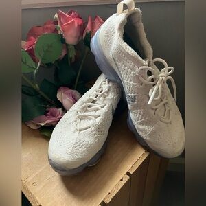 Nike woman size 6.5 athletic shoes